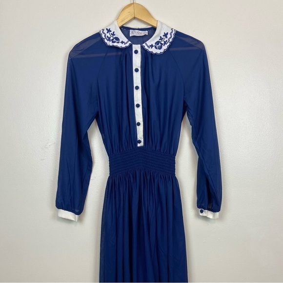 VINTAGE KAY WINDSOR 1950s-1960s Collared Embroidered Button Smock Waist Dress - Picture 4 of 11